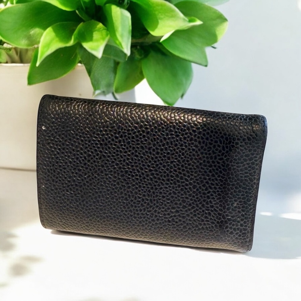 Chanel Black Caviar Leather Key
Holder Wallet with Iconic CC Logo - Picture 2 of 9